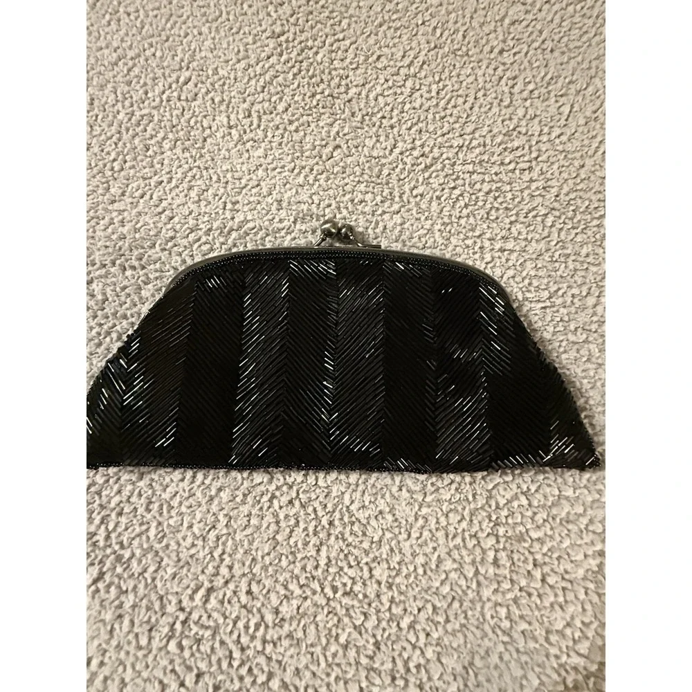 THE LIMITED Beautiful Beaded Clutch Wristlet Purse Kiss Lock Wedding Formals